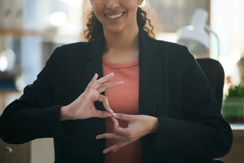 Dame aux services d'interprétation en langage ASL | Centre ELC