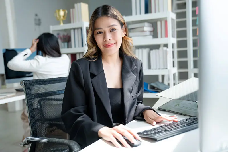 Dame aux services administratifs | Centre ELC